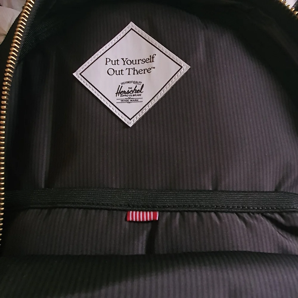 Herschel Nova Backpack - 18L + FREE GIFT - NWT - Picture 6 of 12